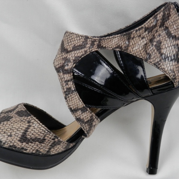 Snake Shoe BLACK WITH ANIMAL PRINT SANDALS - Picture 7 of 8